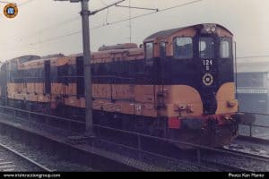124s leading 129 and the stock of the 13:35 Connolly-Rosslare through the wash plant at Connolly, 25/1/1986