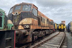 Loco 152 sandwiched between G611 and G617, poor thing.